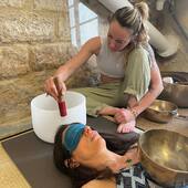 [Formation] 🌻 Parenthèse bienfaisante et bienveillante lors de ce Niveau 2 estival bien rempli : nouveaux protocoles avec les bols tibétains, bols en cristal, gongs, tambours… 
Merci à tous pour votre présence, votre implication et vos sourires 🥰

🌸 Rdv sur notre site dans la rubrique formation si vous souhaitez venir vous former pour répandre autour de vous les pouvoirs relaxants des bols tibétains (lien en bio).

#formationbolstibetains #formationmontpellier #formationprofessionnelle #bolstibetains #gongs #bolsencristal #tambourchamanique